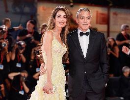 81st Mostra - The Clooneys Shine On The Red Carpet