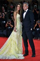 81st Mostra - The Clooneys Shine On The Red Carpet