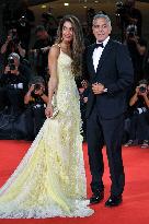 81st Mostra - The Clooneys Shine On The Red Carpet