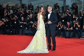 81st Mostra - The Clooneys Shine On The Red Carpet