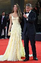 81st Mostra - The Clooneys Shine On The Red Carpet