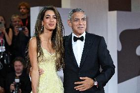 81st Mostra - The Clooneys Shine On The Red Carpet