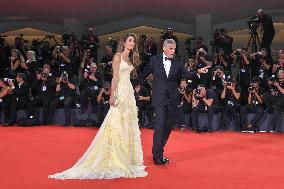 81st Mostra - The Clooneys Shine On The Red Carpet