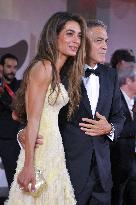 81st Mostra - The Clooneys Shine On The Red Carpet