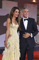 81st Mostra - The Clooneys Shine On The Red Carpet