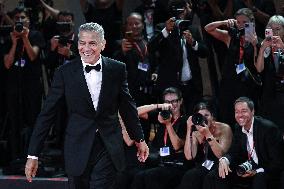 81st Mostra - The Clooneys Shine On The Red Carpet