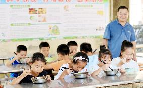 The First Meal of The Micro School in Liuzhou