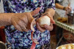 Making apple jam