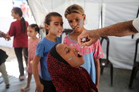 Palestinian Child Receives Polio Vaccine at UK-MED Hospital in Gaza Amid Ongoing Conflict