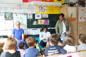 Rachida Dati Visits Primary Schools - Paris