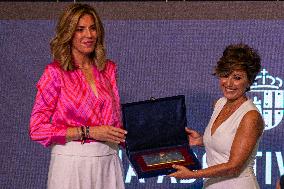 Journalist Sonsoles Ónega Received The Title Of Adoptive Daughter Of The Town From The Mayor Of Pozuelo De Alarcón, Paloma Tejer