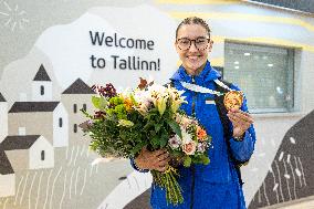 Karmen Bruusi arriving home