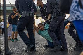 Protestors Block Roads - Jerusalem