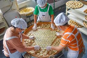 Traditional Handmade Mooncakes Making in Anqing