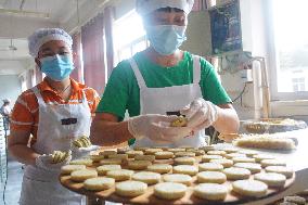 Traditional Handmade Mooncakes Making in Anqing