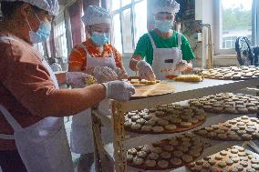 Traditional Handmade Mooncakes Making in Anqing