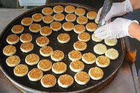 Traditional Handmade Mooncakes Making in Anqing