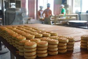 Traditional Handmade Mooncakes Making in Anqing