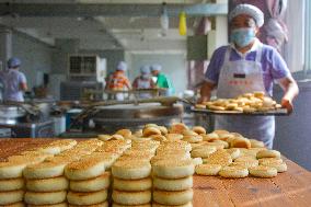 Traditional Handmade Mooncakes Making in Anqing