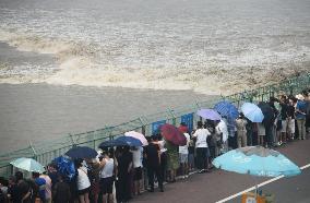 Qiantang River Spring Tide