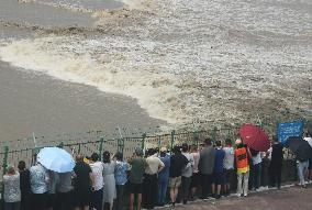 Qiantang River Spring Tide