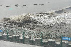 Qiantang River Spring Tide