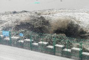 Qiantang River Spring Tide