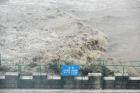 Qiantang River Spring Tide