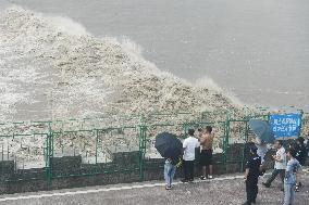 Qiantang River Spring Tide