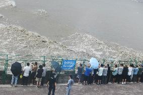 Qiantang River Spring Tide