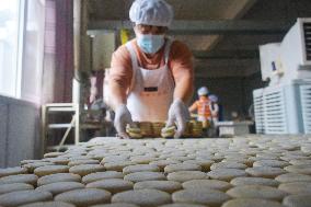 Traditional Handmade Mooncakes Making in Anqing