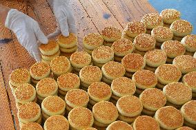 Traditional Handmade Mooncakes Making in Anqing