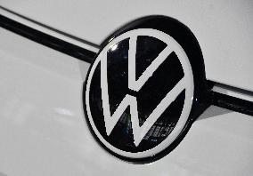 Volkswagen Considers Closing German Factory