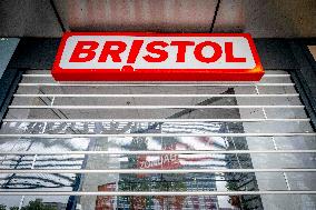 Bristol Store Chain Filled For Bankruptcy - Netherlands