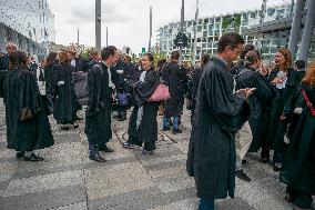 Lawyers Pay Tribute To Henri Leclerc - Paris