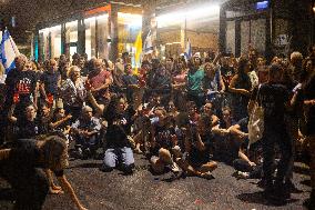 Anti-Government Protest Outside Netanyahu’s Home - Jerusalem