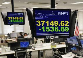 Tokyo stocks plummet