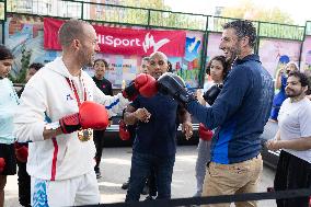 Mini Club in a School during the Paralympic Games - Paris