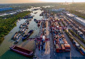 North Jiangsu Canal Container Traffic Record High