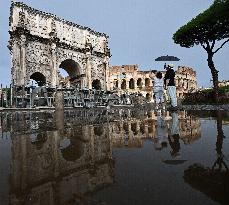 Ancient Arch Of Constantine Damaged By Lightning Strike - Rome