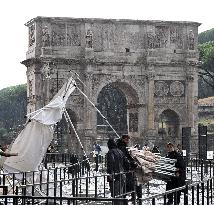 Ancient Arch Of Constantine Damaged By Lightning Strike - Rome