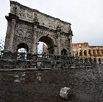 Ancient Arch Of Constantine Damaged By Lightning Strike - Rome