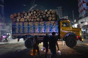 Daily Life In Dhaka