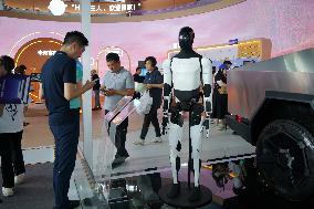 Tesla's Humanoid Robot And Cybertruck at the Bund Conference in Shanghai