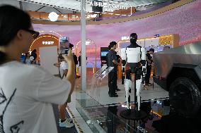 Tesla's Humanoid Robot And Cybertruck at the Bund Conference in Shanghai