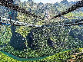 Huajiang Grand Canyon Bridge Contruction - China