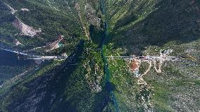 Huajiang Grand Canyon Bridge Contruction - China