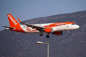 EasyJet Airbus A320 Landing