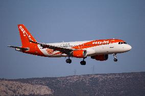 EasyJet Airbus A320 Landing