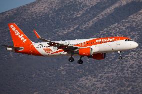 EasyJet Airbus A320 Landing